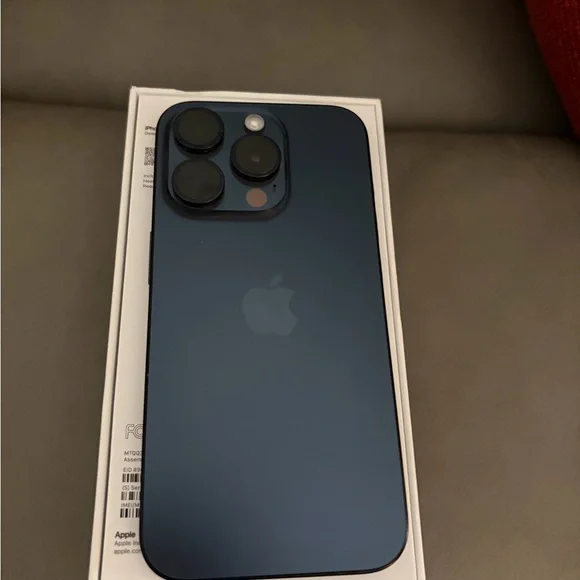 Apple iPhone 15 Pro - Blue Titanium - Picture 5 of 8